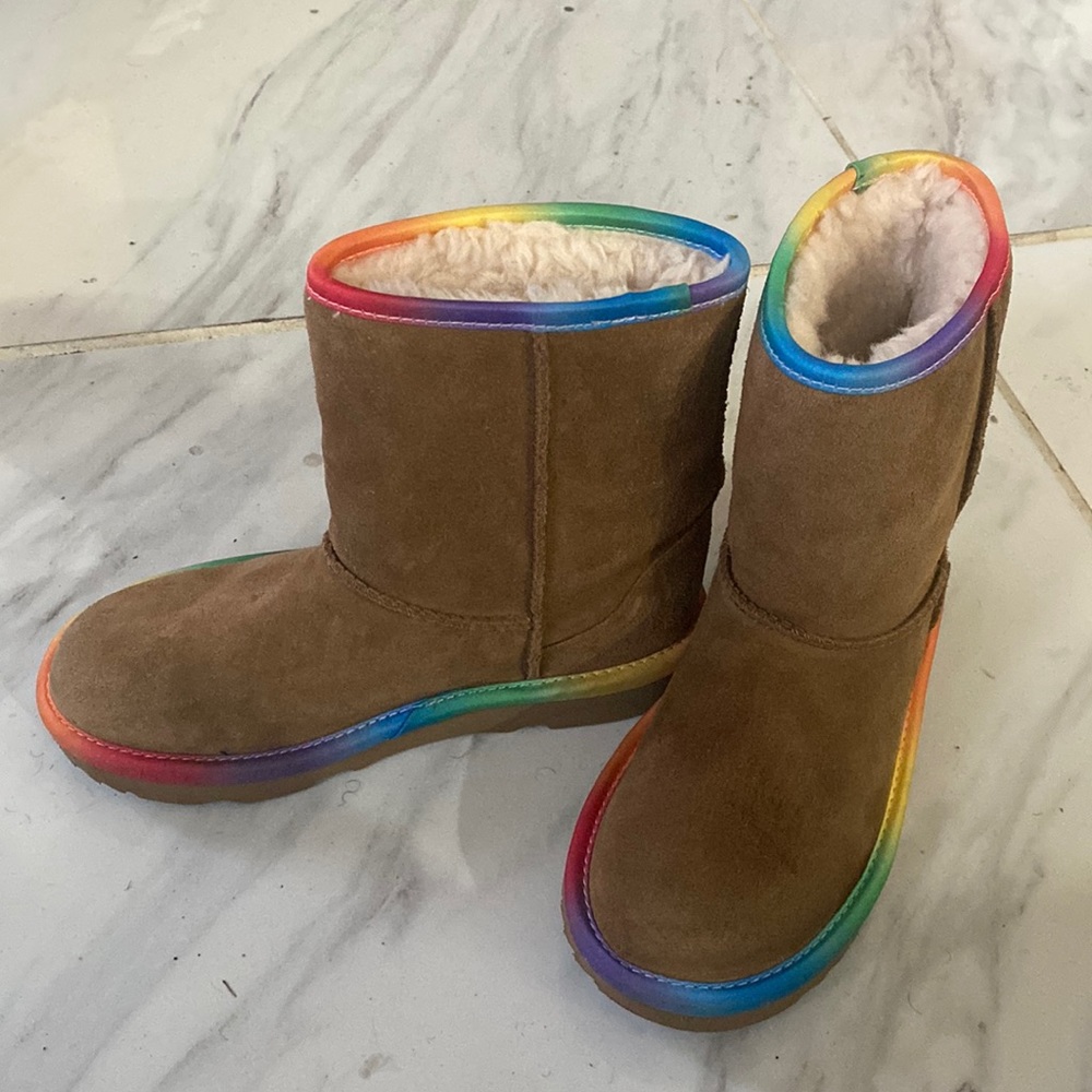 UGG Rainbow Genuine Shearling Lined Boot